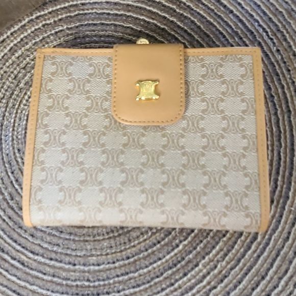 *SOLD* Celine Macadam Kisslock Snap Wallet EUC - Picture 3 of 15